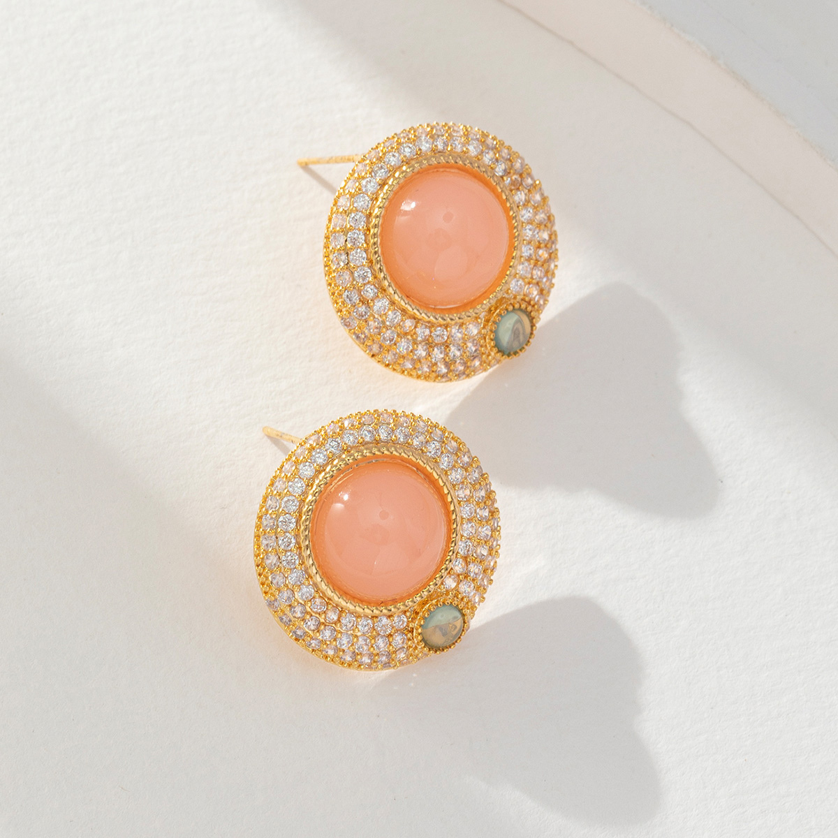 Senior sense earrings female retro niche design red studs round personality temperament senior sense light luxury earrings