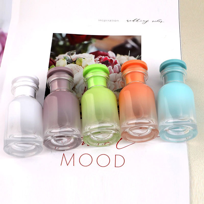 Manufacturers wholesale spot 30ml spray perfume bottle screw mouth spray color gradient glass perfume bottle cosmetic spray bottle thumbnail