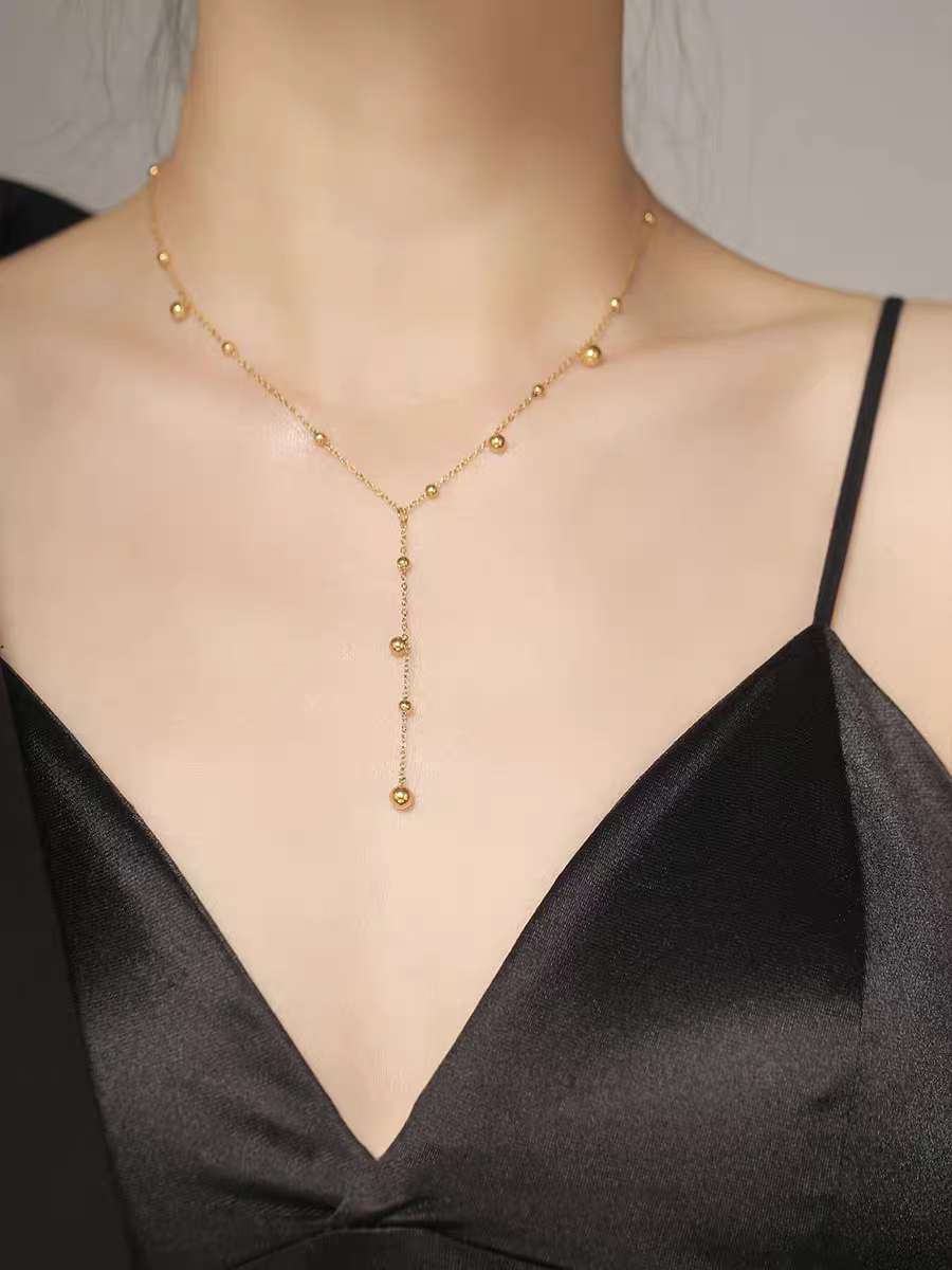 Golden and elegant lady necklace, women's niche sweater chain, new trendy neck chain, long collarbone chain, versatile Item Picture