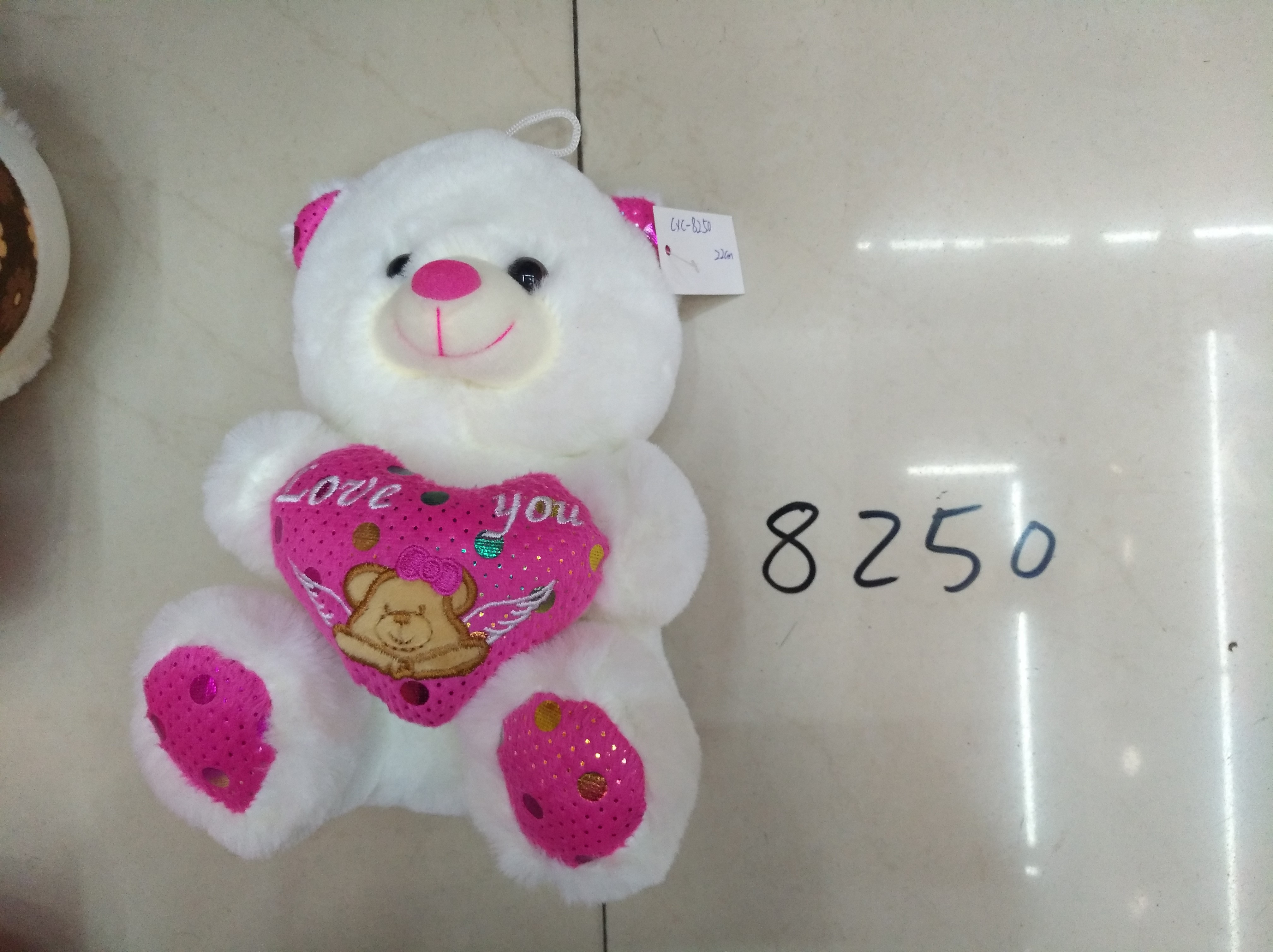 21 cm Heart Bear, Heart Bear hug Heart Bear plush toy. The color can be mixed 8250