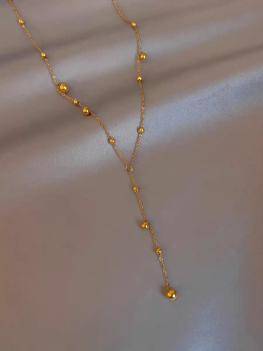 Golden and elegant lady necklace, women's niche sweater chain, new trendy neck chain, long collarbone chain, versatile Application Scenario