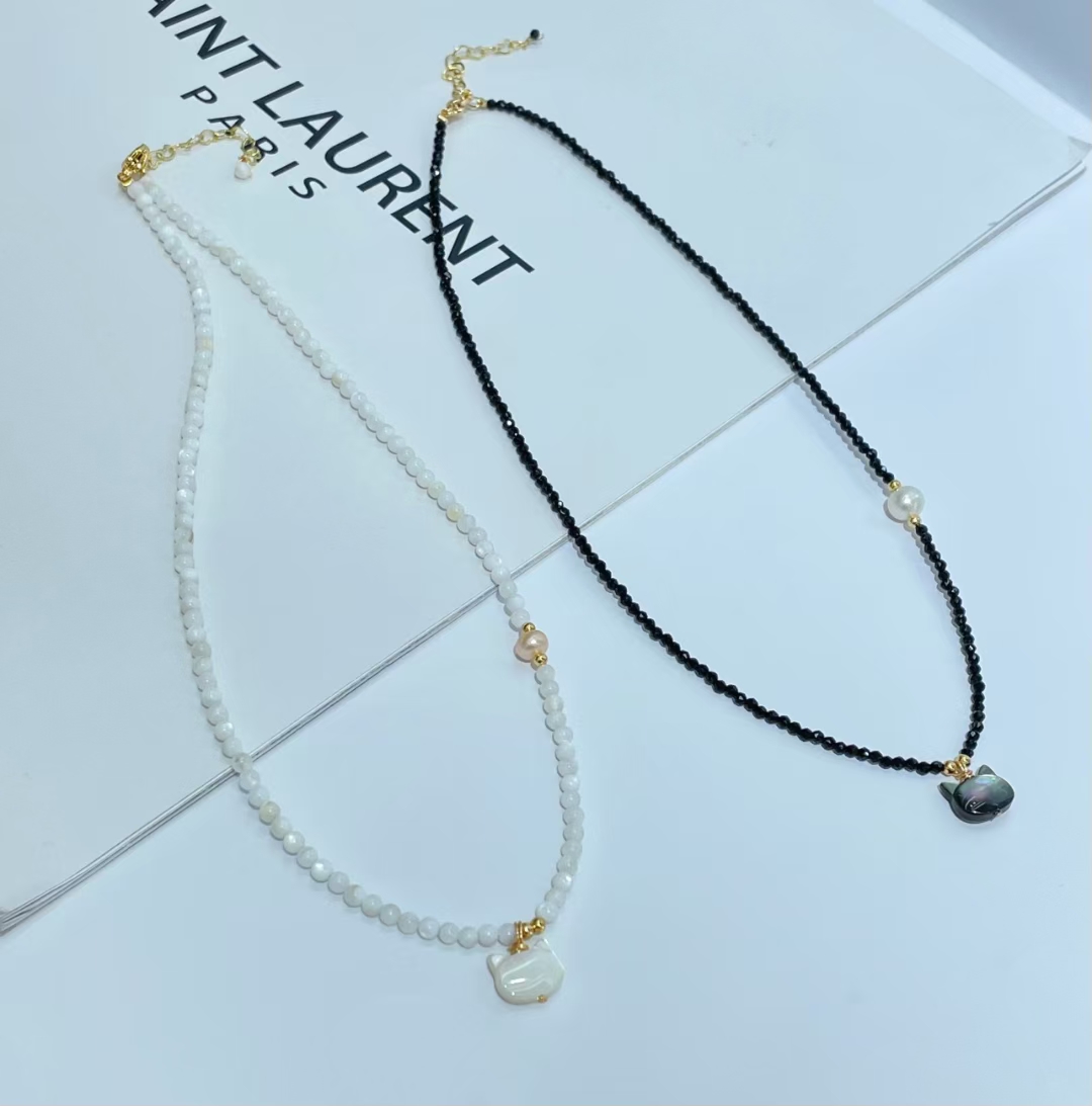 Black spinel mother-of-pearl cat collarbone chain, natural pearl necklace, versatile black necklace, simple and elegant