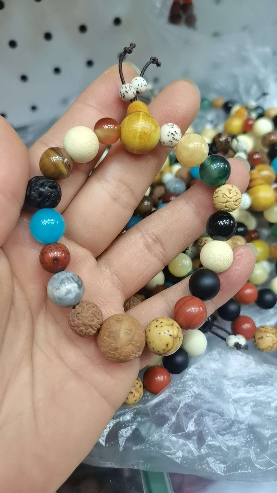 Eighteen natural stones and Bodhi seed bracelets Specification image