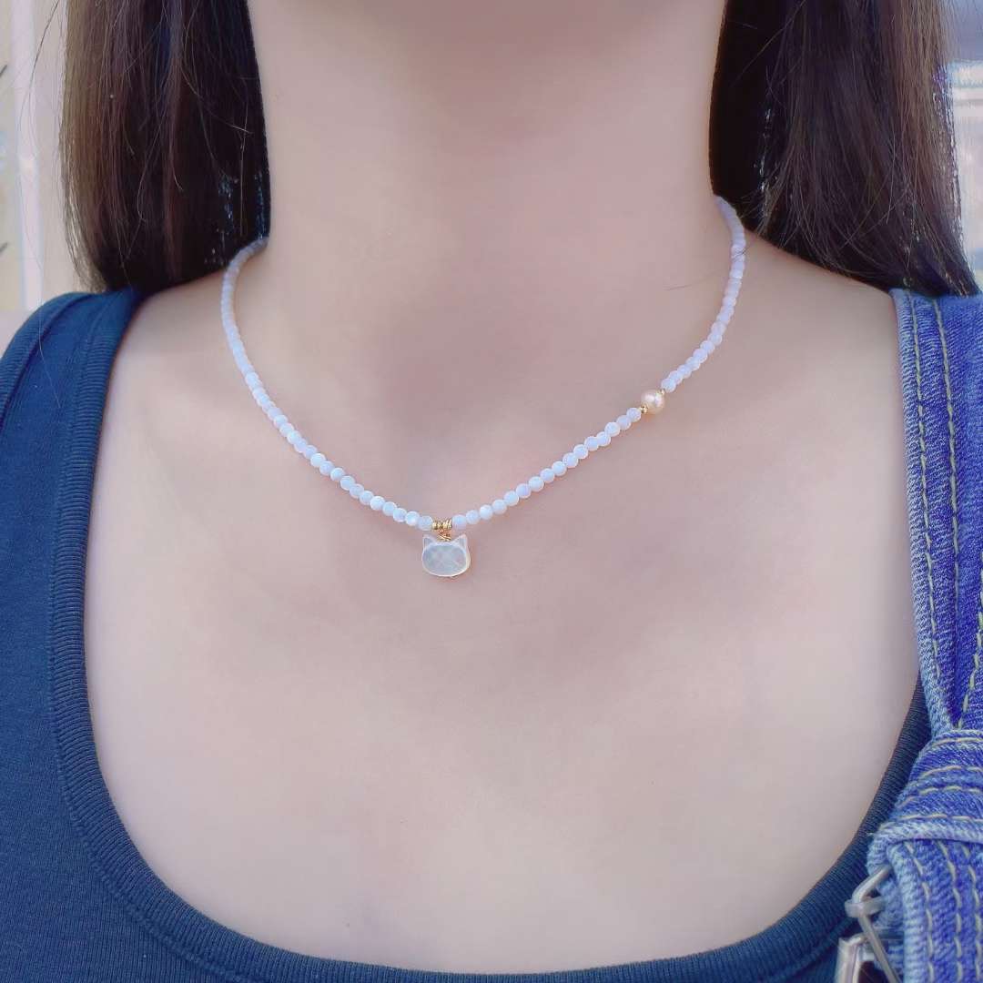 Black spinel mother-of-pearl cat collarbone chain, natural pearl necklace, versatile black necklace, simple and elegant Item Picture