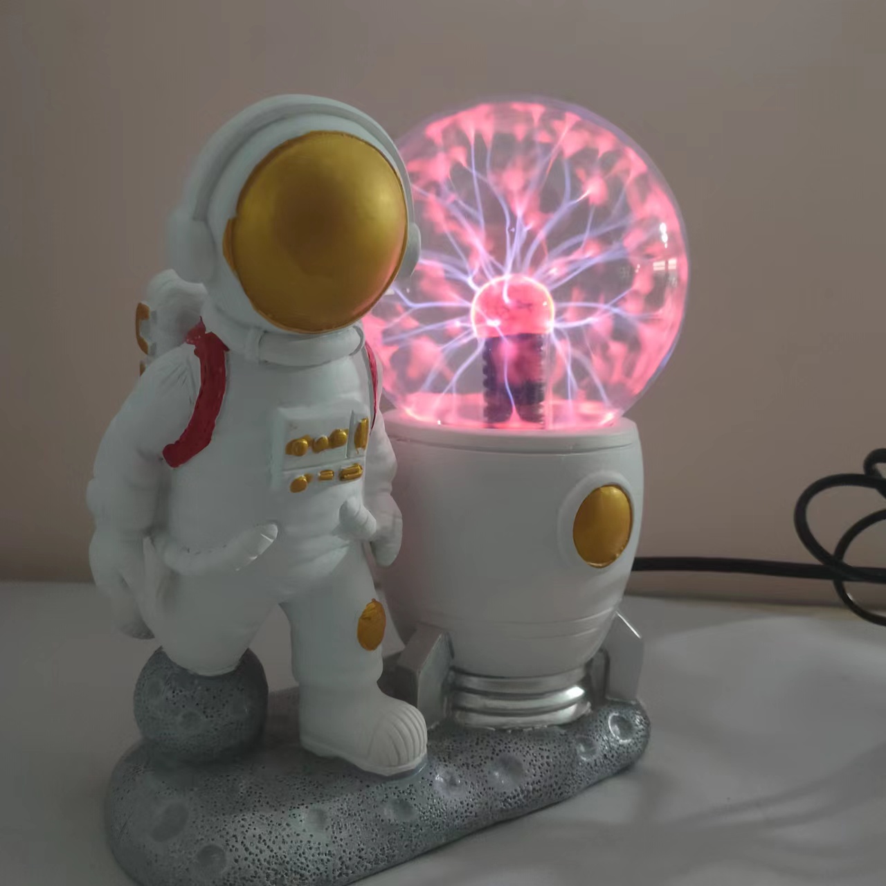 太空人发光魔球：点亮梦想的光芒 创意礼品 厂家直销