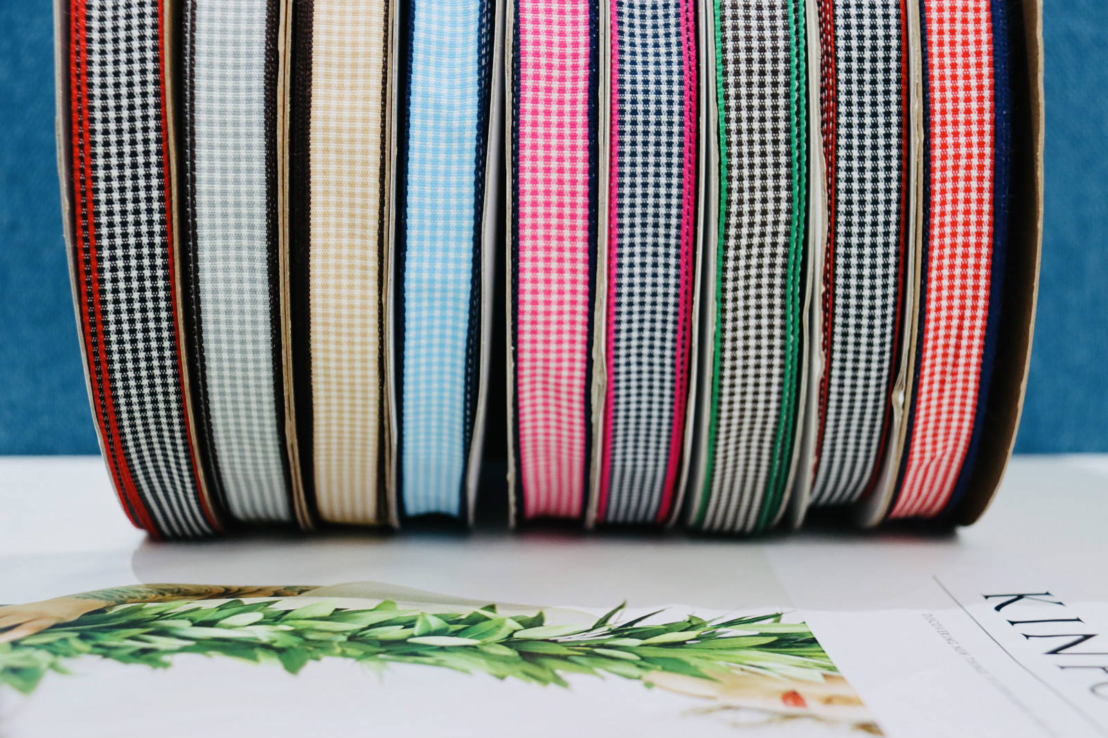 Check out the classic mixed-color checkered belt clothing accessories and creative accessories