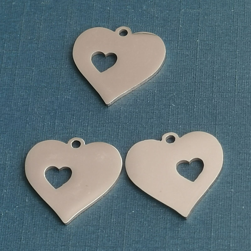 Hollow heart heart stainless steel titanium steel DIY jewelry accessories necklace pendant foreign trade cross-border