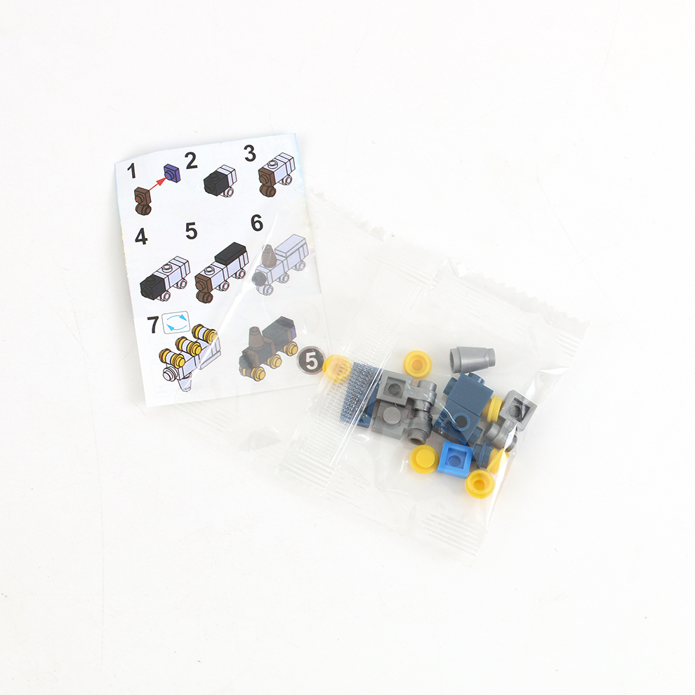 Children's toys: Fun gacha assembly building block toys, building block train combination toys, children's educational hands-on gacha machine toys Application Scenario