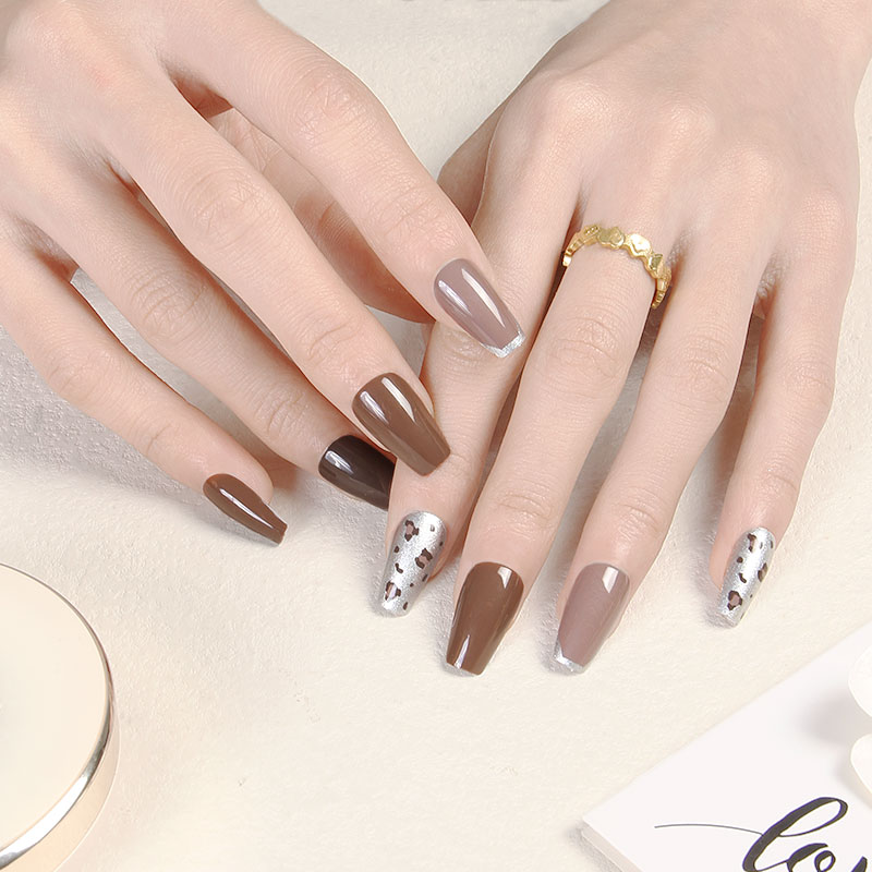 24-piece short ballet new packaging, new type A, popular European and American style wearable nail, silver scallion powder in stock Application Scenario