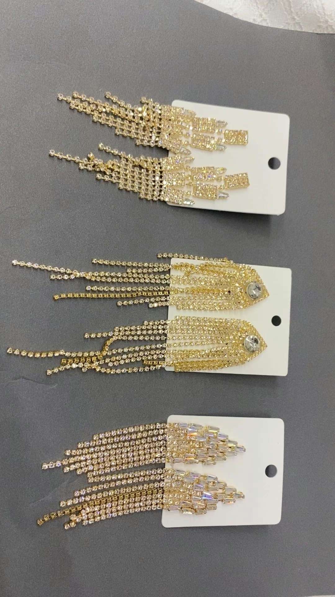 Bare diamond earrings Item Picture