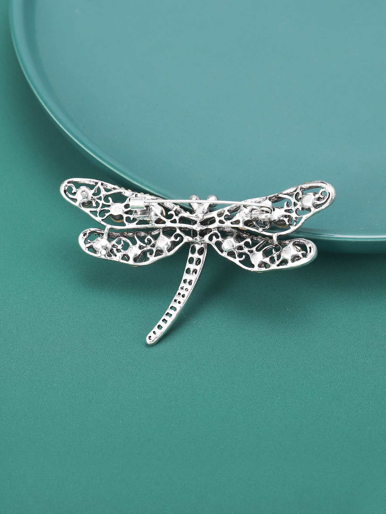 Dragonfly brooch and pin, a niche design sense, a lady's brooch and button, a cute Japanese style, a high-end and elegant original design, a personalized and exquisite suit, brooch and pin Specification image