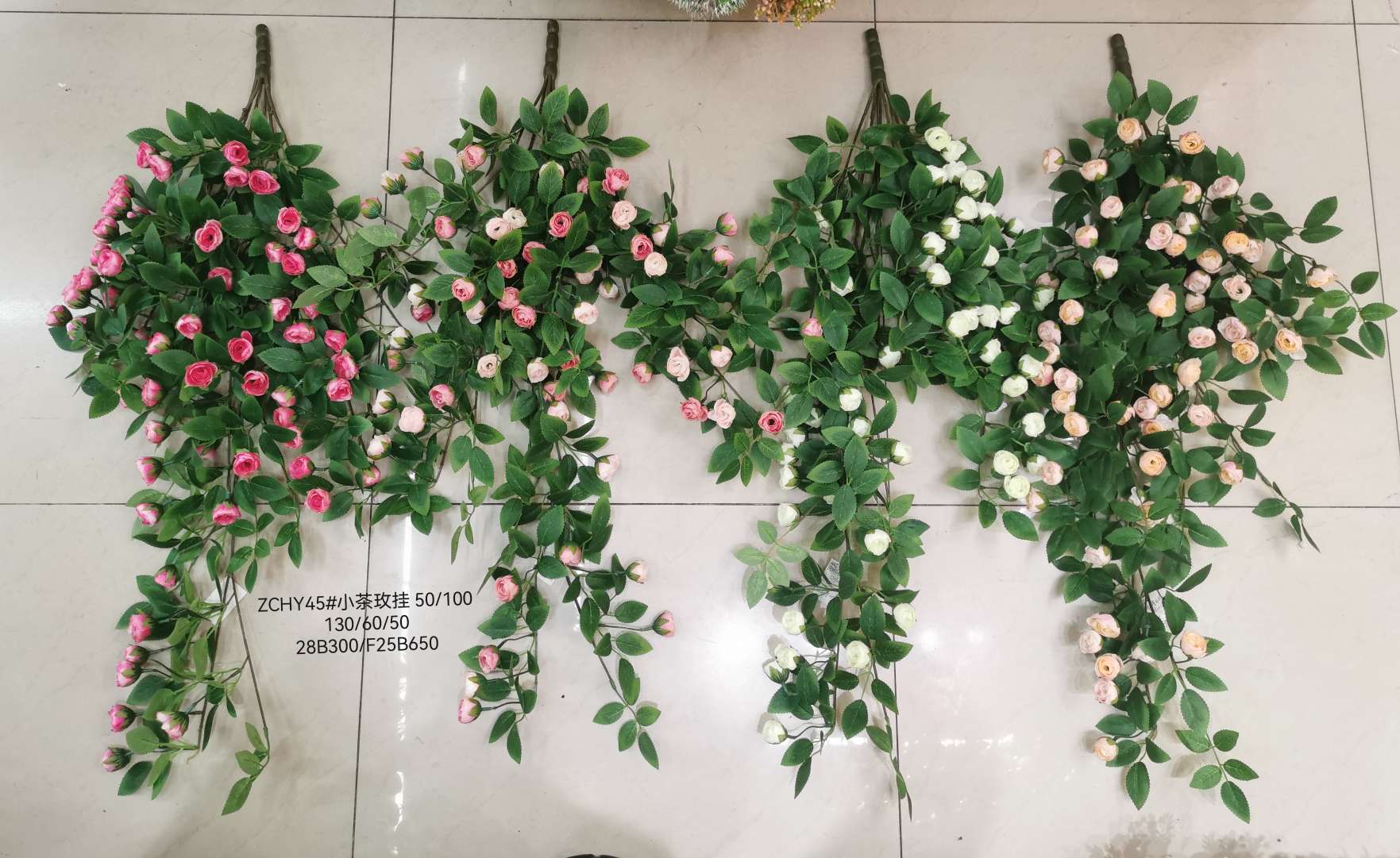 Wedding video: The bride holds a bouquet of flowers and makes a flower arrangement. Home decoration: living room, conference hall, hotel lobby. Realistic arched plant walls, rose wall hangings, and small tea rose hangings are placed