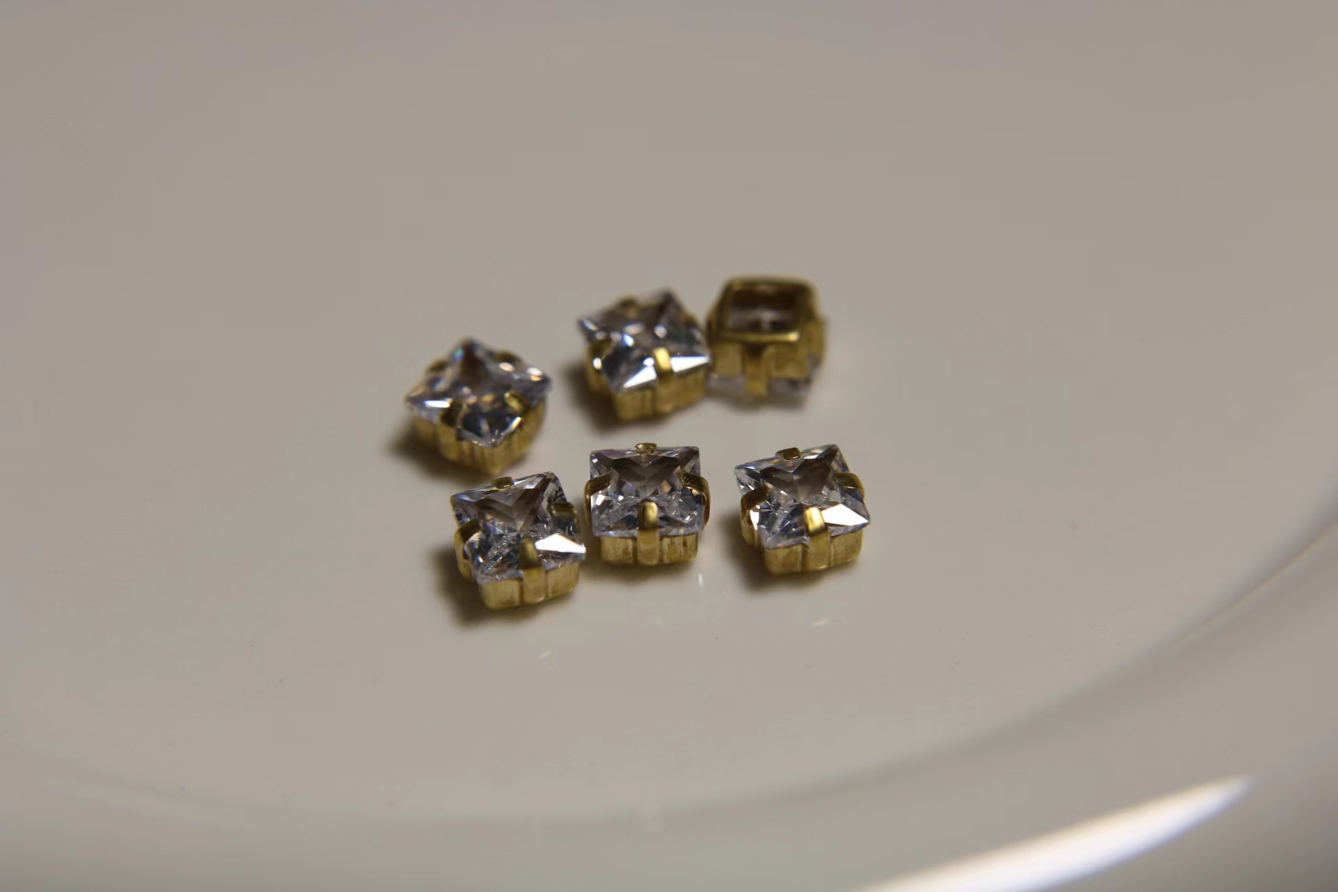 Wholesale of square zircon claw clamps, four-claw hand-sewn diamonds, DIY jewelry accessories Item Picture