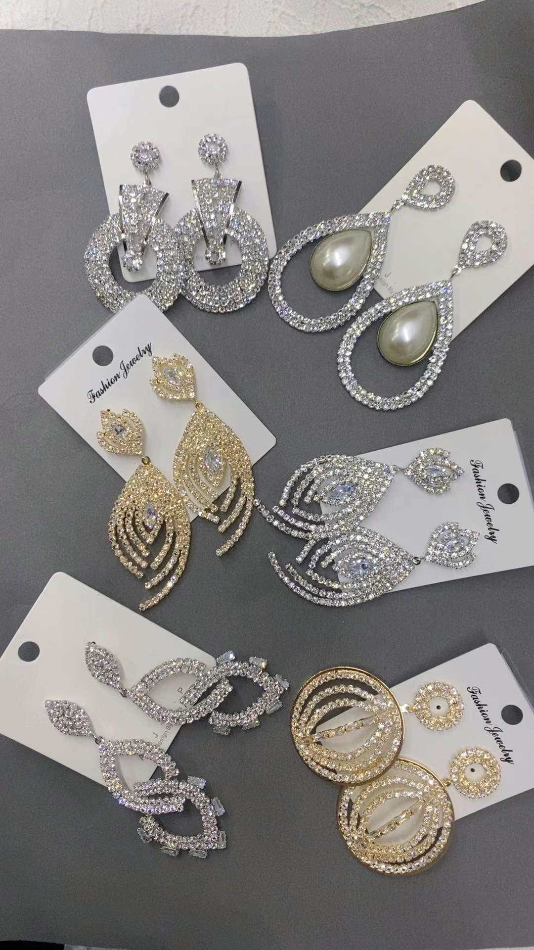 Bare diamond earrings details Picture