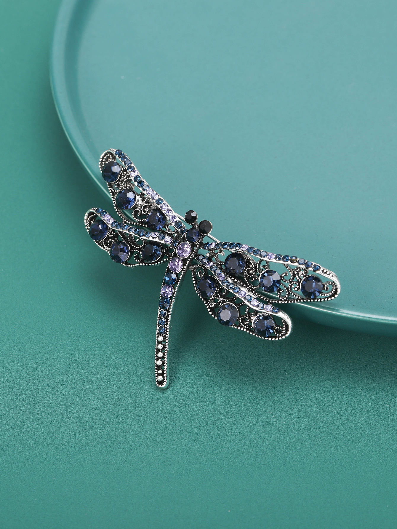 Dragonfly brooch and pin, a niche design sense, a lady's brooch and button, a cute Japanese style, a high-end and elegant original design, a personalized and exquisite suit, brooch and pin details Picture