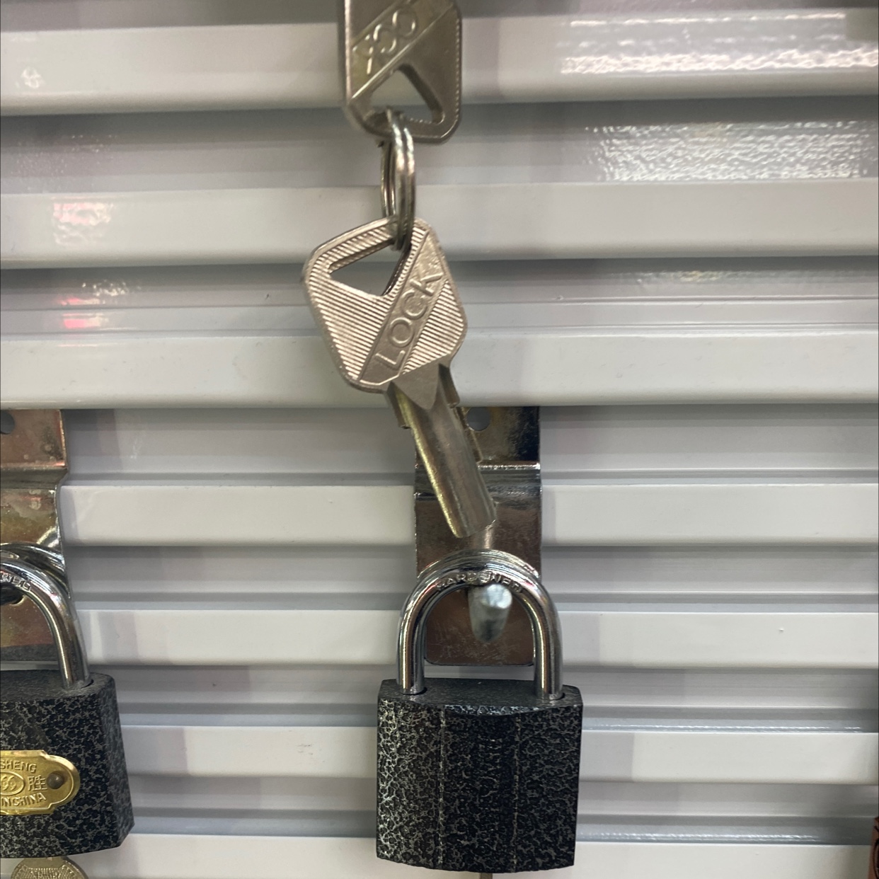 防盗锁具/安全锁具/智能锁具/加锁装置/锁具保护/锁具可靠/锁具创新/锁具耐用/锁具安全/锁具保障细节图