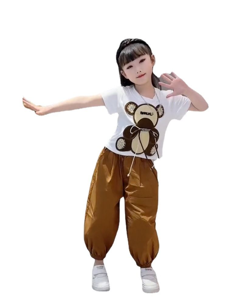 Children's clothing, summer wear for kids and girls, bear short-sleeved set, new summer fashionable two-piece pants for small and medium-sized children detail image 2