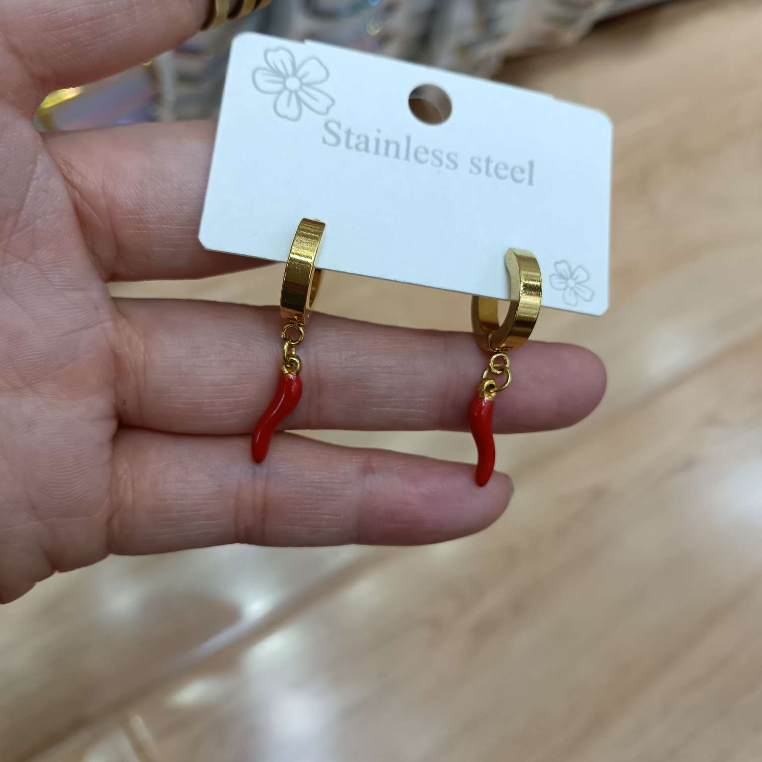 Stainless steel earring earrings, small chili pepper earring details Picture