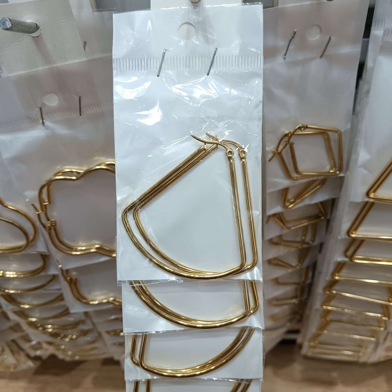 Stainless steel earrings, irregular-shaped ear loops, large earrings, South American bestsellers Item Picture
