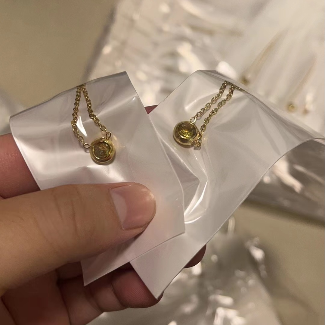 Stainless steel zircon necklace, 18K electroplated zircon necklace, exquisite necklace Application Scenario