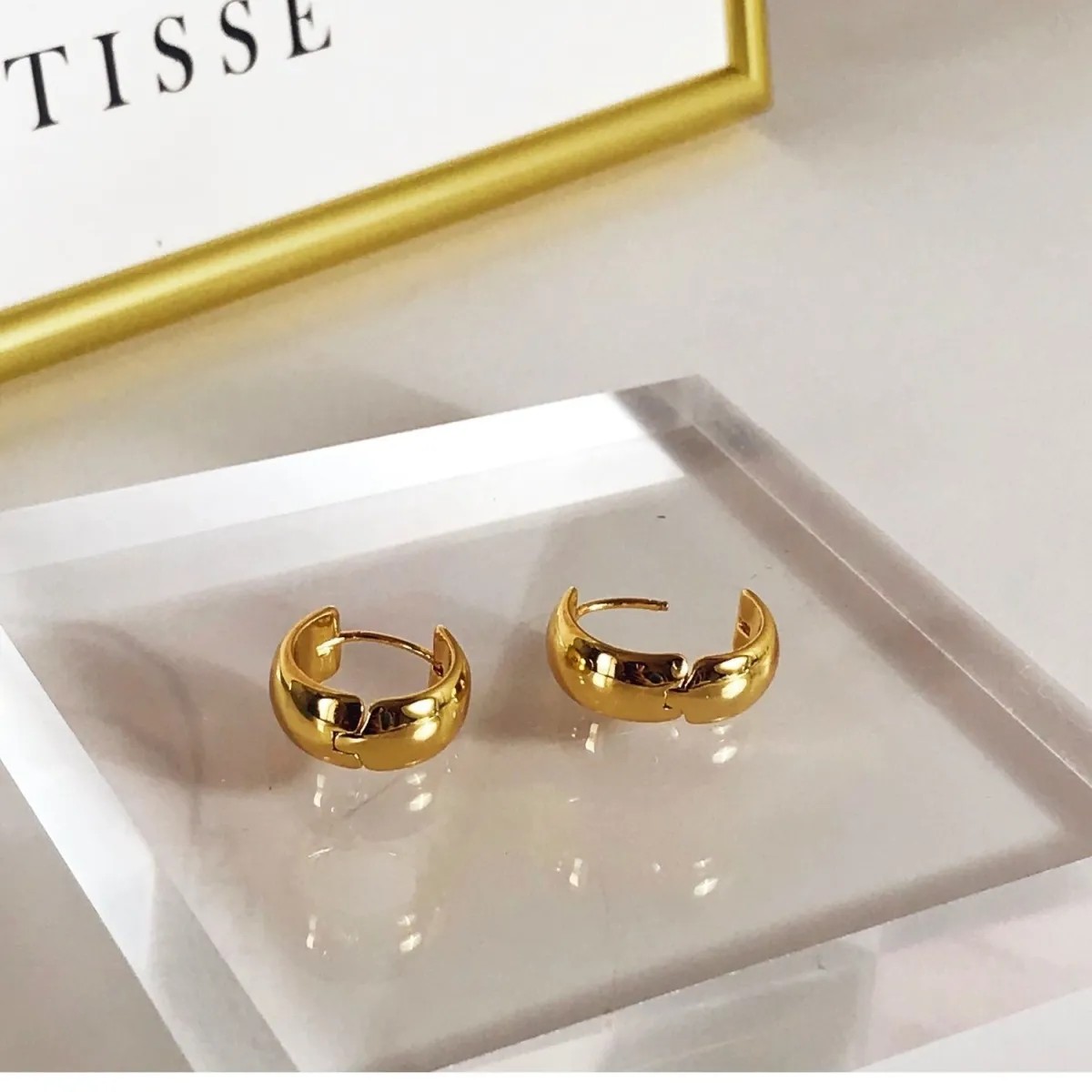 Stainless steel ear buckles, gold stainless steel ear rings, widened ear buckles Application Scenario