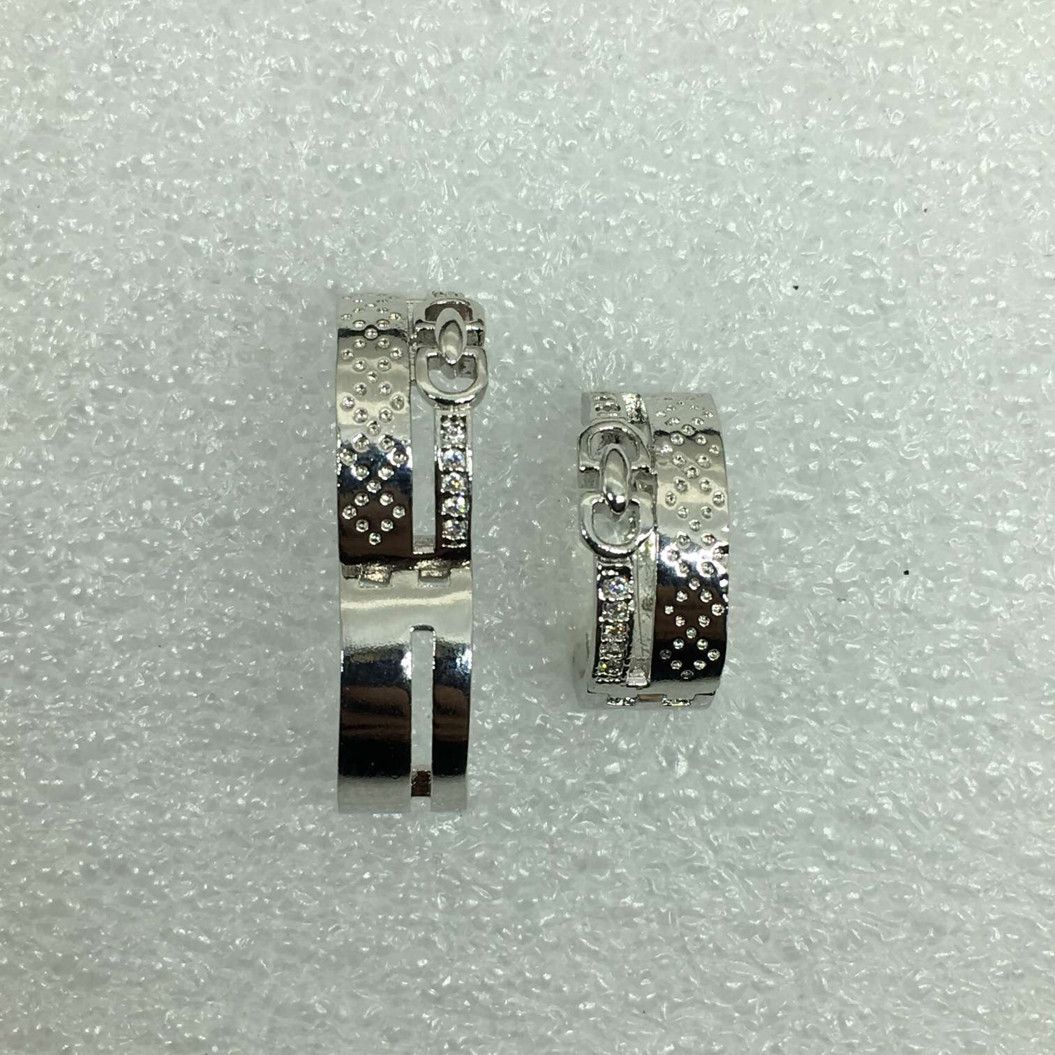 微镶耳扣锆石