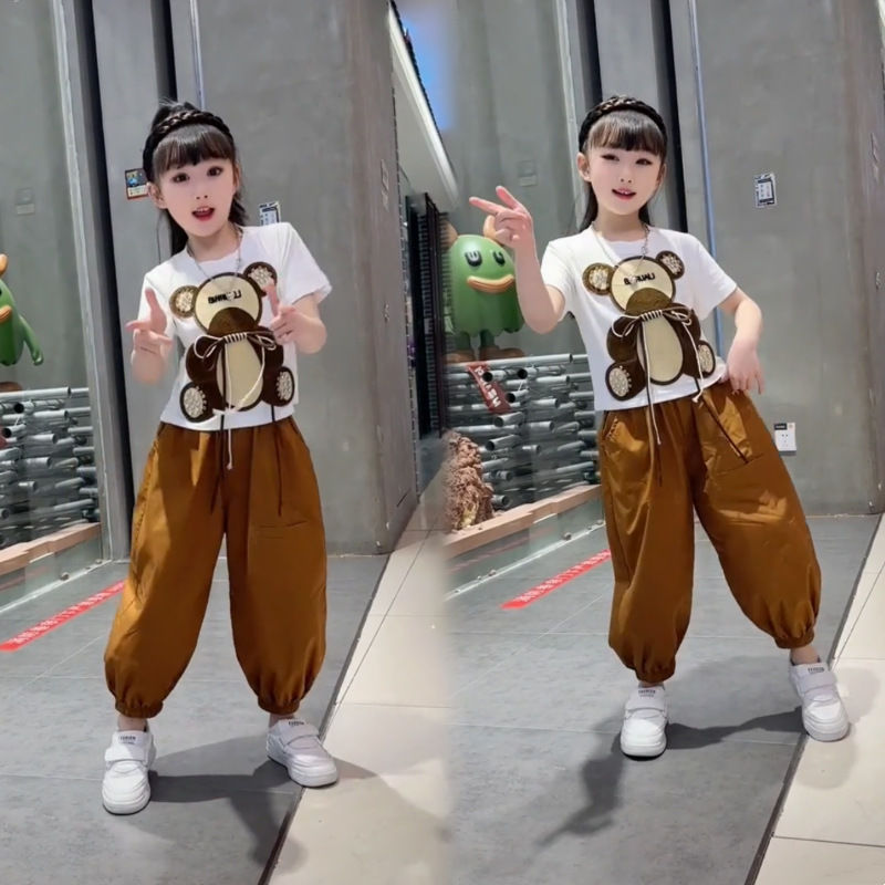 Children's clothing, summer wear for kids and girls, bear short-sleeved set, new summer fashionable two-piece pants for small and medium-sized children detail image 4