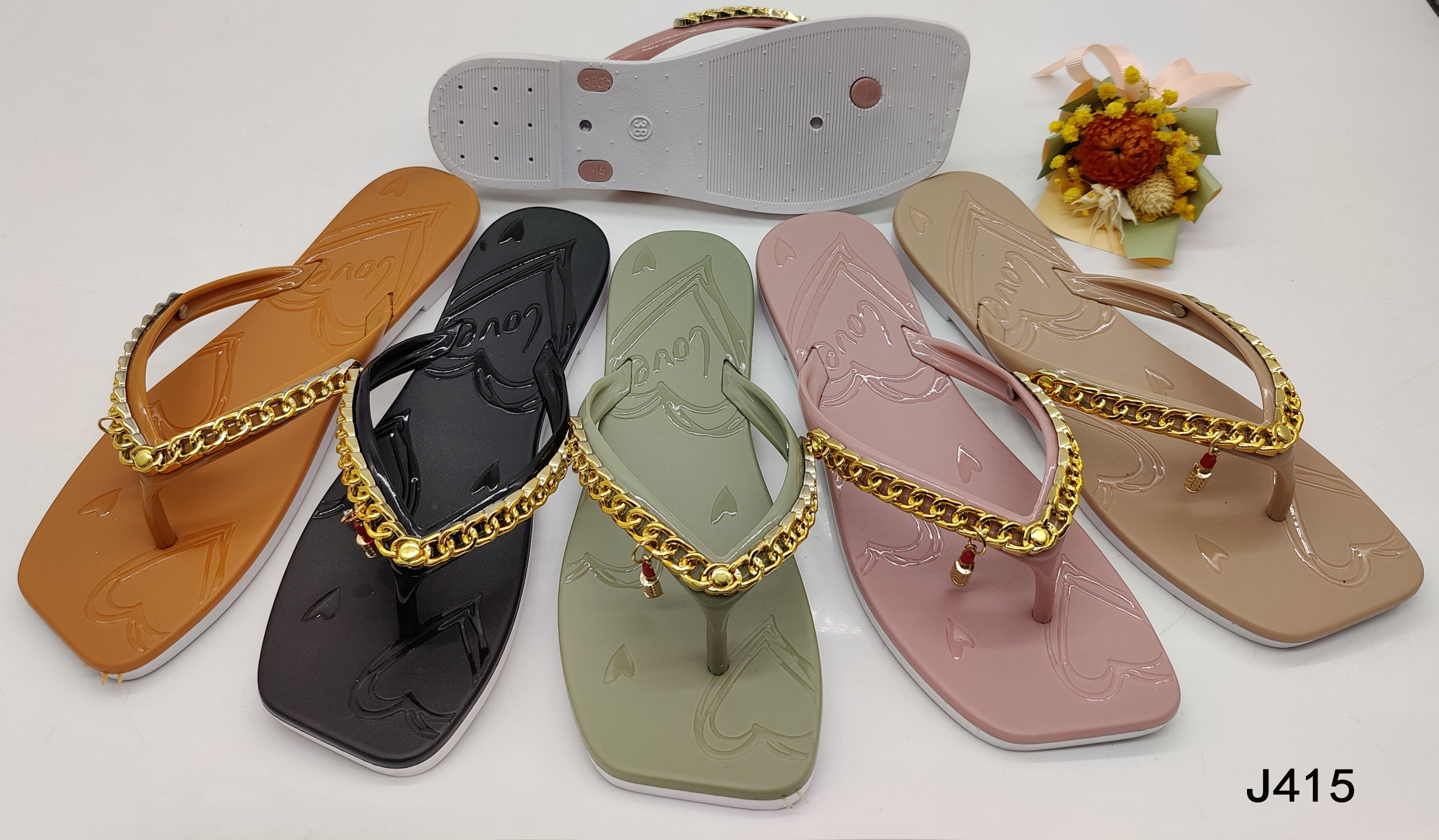 外贸跨境2023新款舒适大码平板批发人字拖凉鞋女士沙滩鞋户外链条水钻