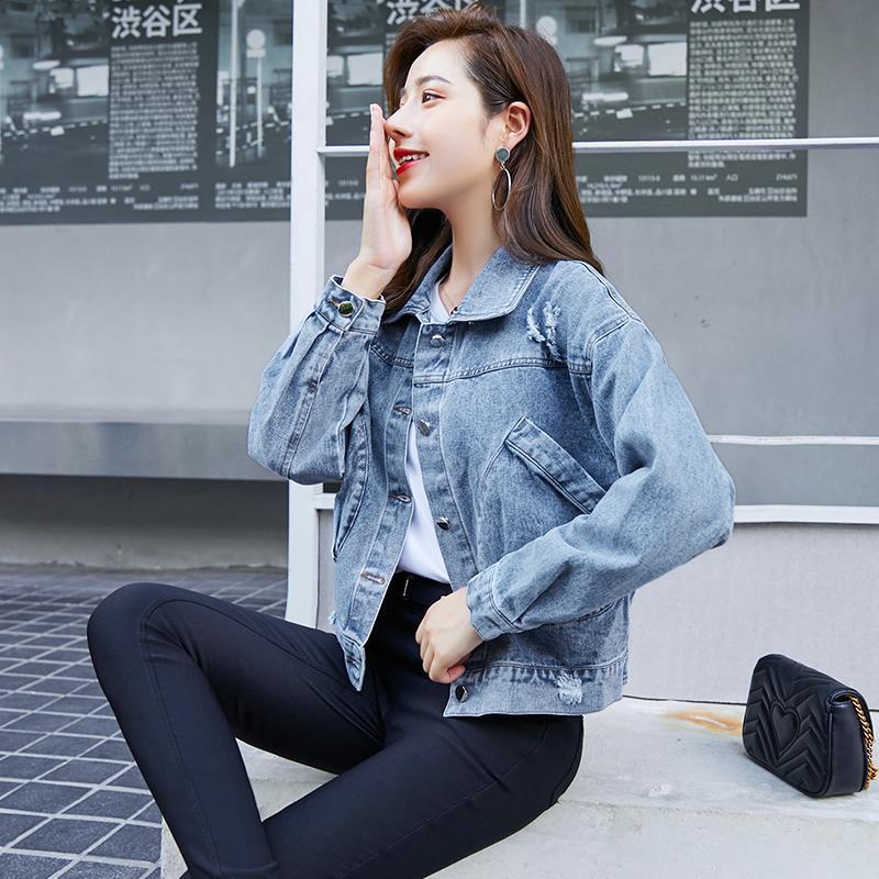 The new 2023 spring denim jacket is a loose, student-style short, slimming and versatile top in the Harajuku style