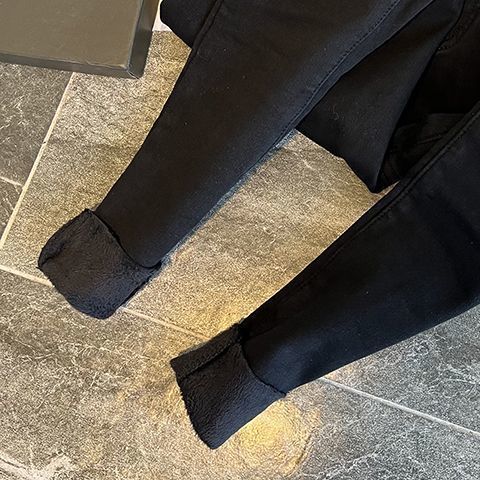 High-waisted black fleece thickened jeans for women, 2023 autumn/winter new style stretch tight small-leg buttoned pencil pants, trendy detail image 2