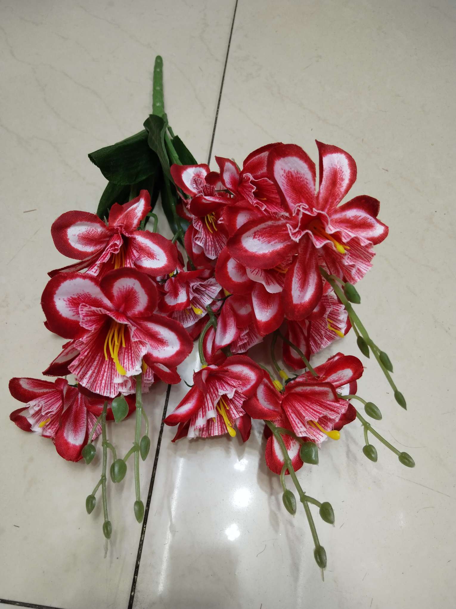 Five-prong silk screen daffodil factory direct sales simulation plastic flowers thumbnail