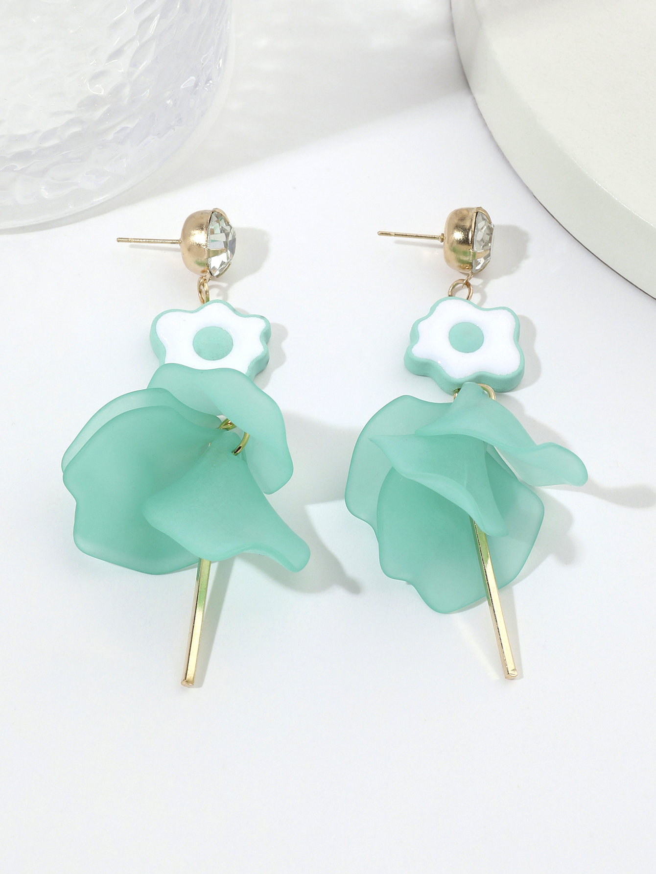 轻奢/绿色时尚/花瓣白底实物图