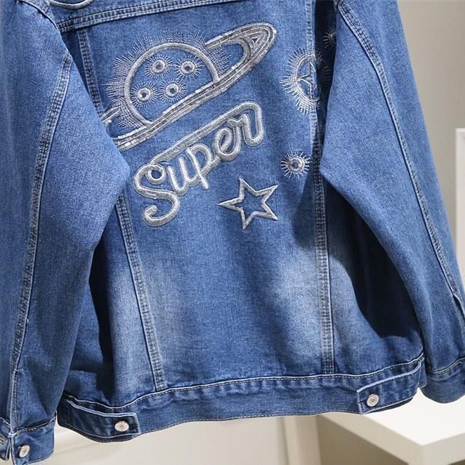 The new Korean version of the denim jacket with embroidered letters, loose and chubby girls, large size, versatile, casual and short style, trendy