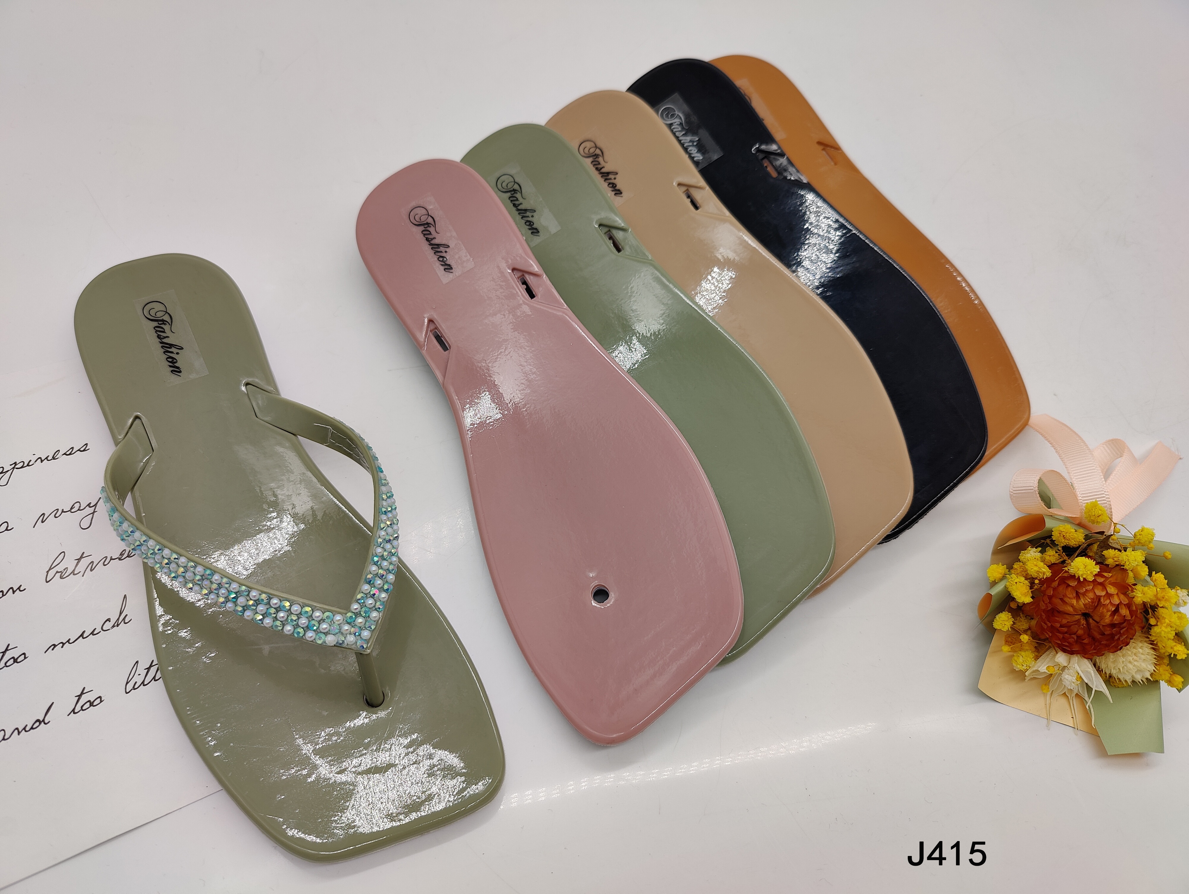 大码沙滩鞋/外贸跨境凉鞋/水钻人字拖/平板批发鞋/舒适户外链条/新款女士拖鞋产品图