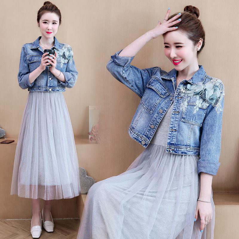 Chanel style denim short outerwear for women's autumn 2023 new style, fashionable denim mini jacket for slimming girls detail image 5
