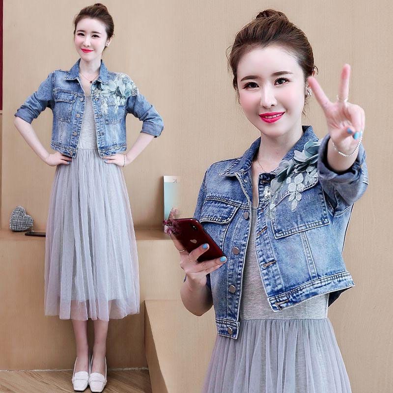 Chanel style denim short outerwear for women's autumn 2023 new style, fashionable denim mini jacket for slimming girls detail image 9