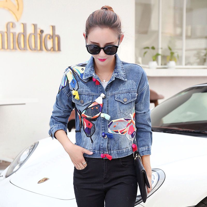 The new Korean-style embroidered denim short jacket for women with colorful butterfly patterns and long-sleeved denim tops from Spring and Autumn are trendy Application Scenario