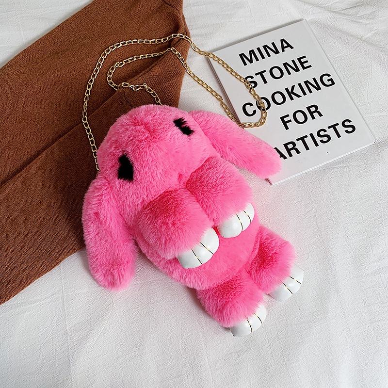 In 2023, we offer wholesale imitation rabbit fur dead rabbit bags, crossbody bags, cute rabbit bags, adorable rabbit bags, student bags, rabbit mobile phone bags. We have exquisite gifts in stock, including pink rabbits and black-eyed rabbits Item Picture