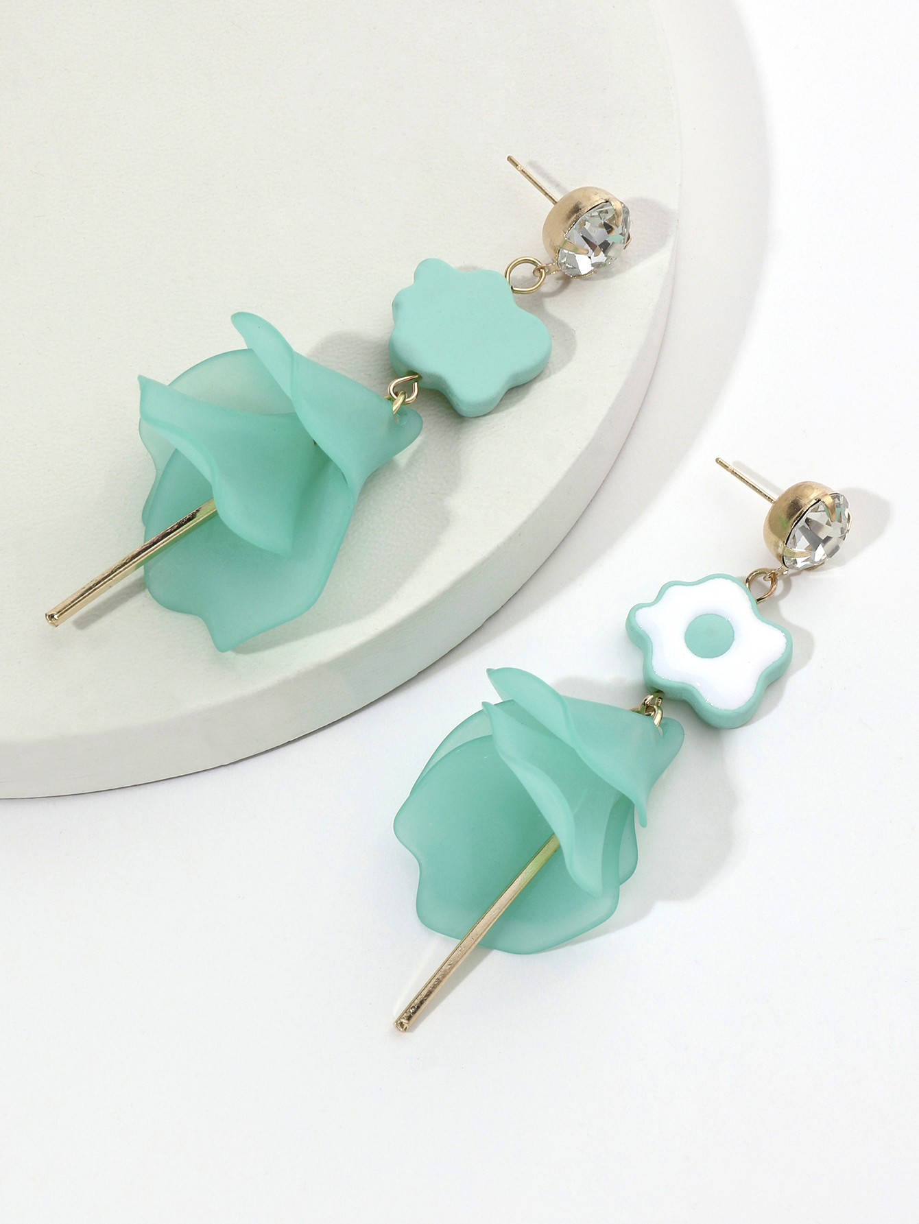 一对花迹超仙花瓣绿色时尚气质甜美耳坠轻奢小众夸张耳饰