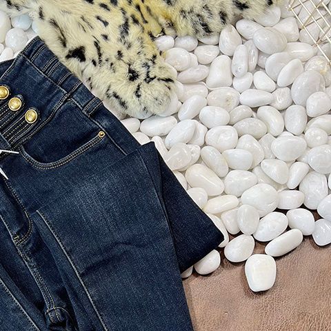 Winter fleece and thickened jeans with a volleyball button design, high-waisted, slimming and versatile pencil skinny pants, trendy Application Scenario
