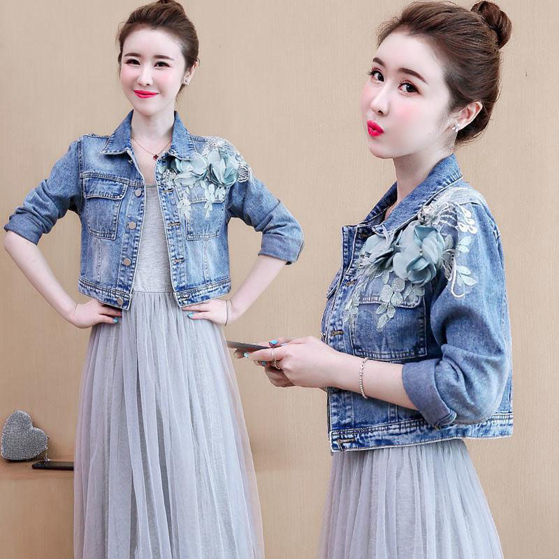 Chanel style denim short outerwear for women's autumn 2023 new style, fashionable denim mini jacket for slimming girls detail image 4