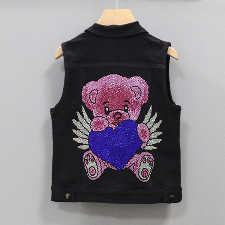 A new Korean-style stylish, slimming and form-fitting denim vest for women wearing sleeveless short outerwear