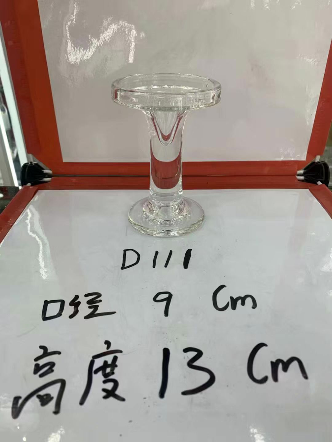 Small glass cylindrical candlesticks for home decoration Application Scenario