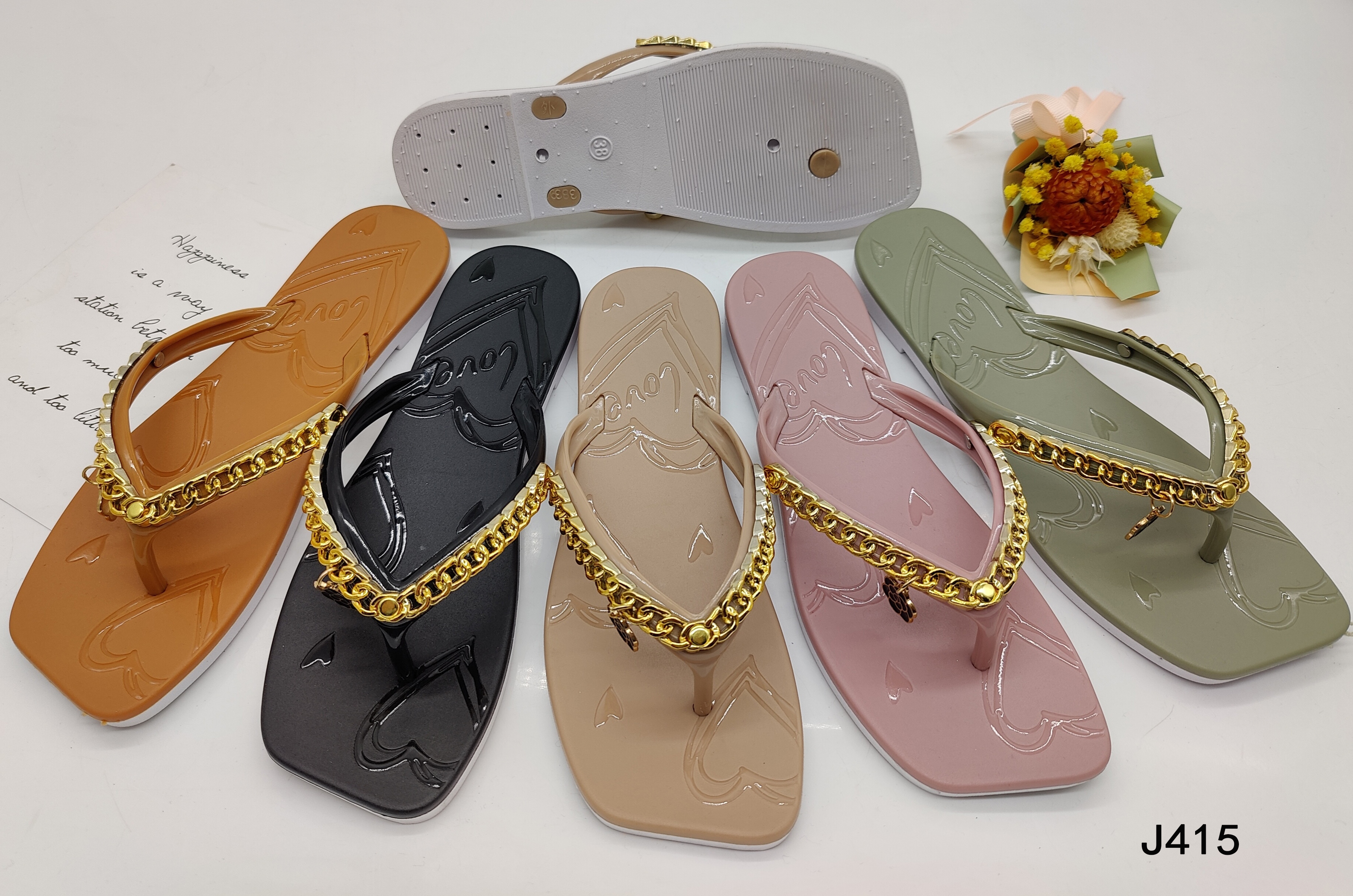 2023外贸跨境新款舒适大码平板批发人字拖凉鞋女士沙滩鞋户外链条水钻