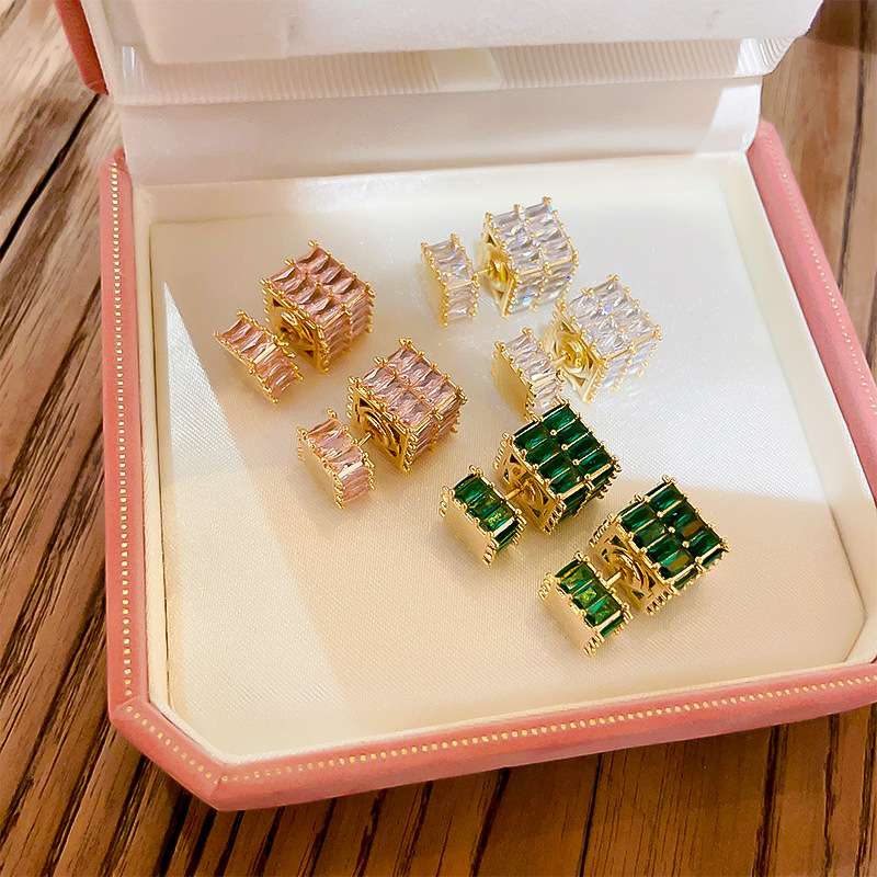 French crystal zircon water cube pair of small and exquisite stud earrings, Instagnetiz-popular Japanese and Korean versatile silver needle earrings Specification image