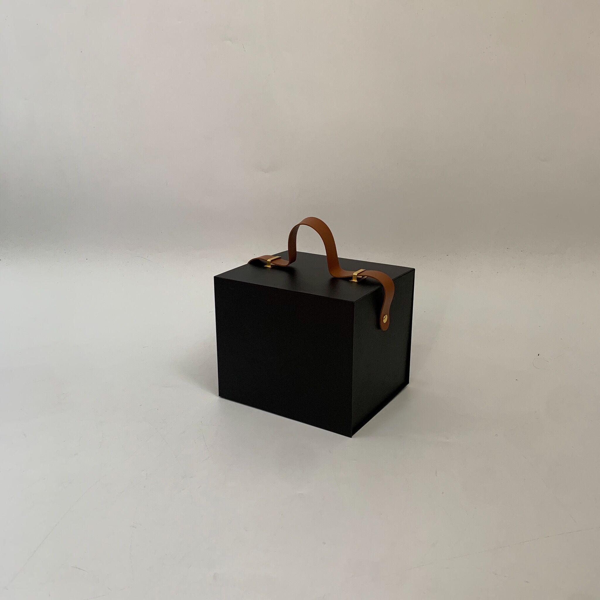 Foldable Hand Gift Box Application Scenario