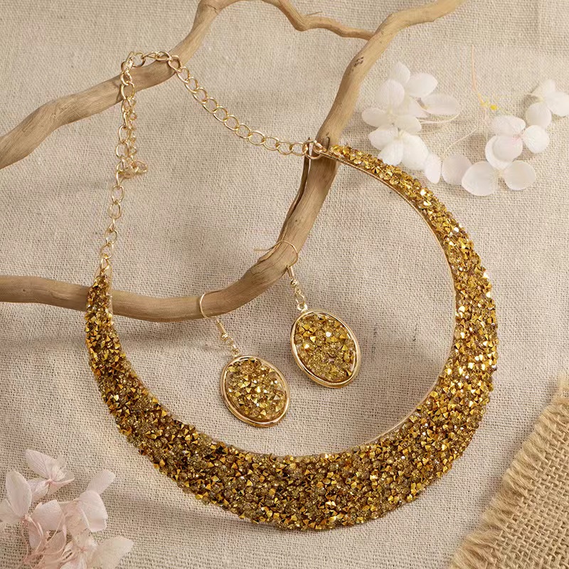 Cross-border Amazon Shein Pinduoduo Overseas Edition Best-selling European and American fashion trend diamond-encrusted gold electroplated gold women's metal collar, neckband and earring set details Picture