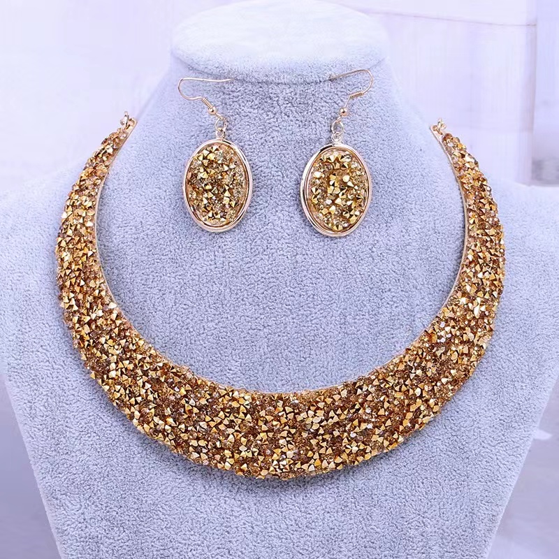 Cross-border Amazon Shein Pinduoduo Overseas Edition Best-selling European and American fashion trend diamond-encrusted gold electroplated gold women's metal collar, neckband and earring set Application Scenario