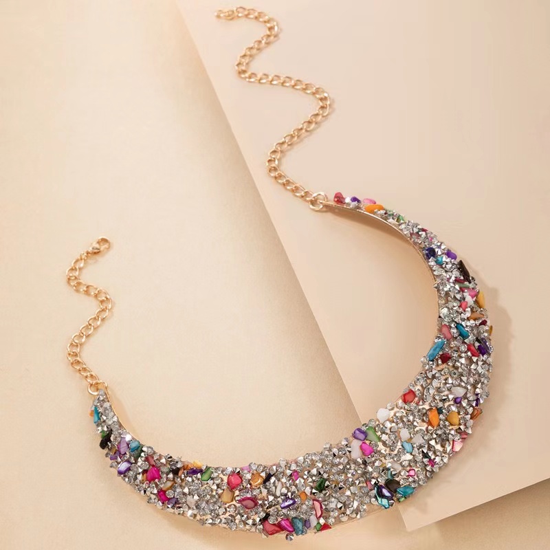 Cross-border Amazon Shein Pinduoduo Overseas Edition Best-selling European and American fashion trend, Bohemian style electroplated women's metal collar and neck set with raw stone and diamond inlays Application Scenario