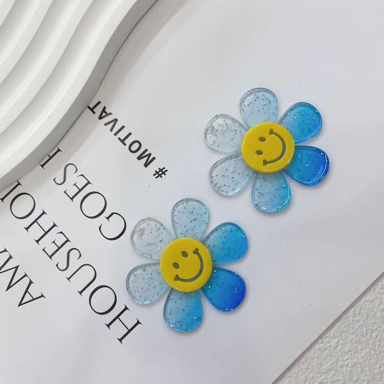 Smiley Face Flower details Picture